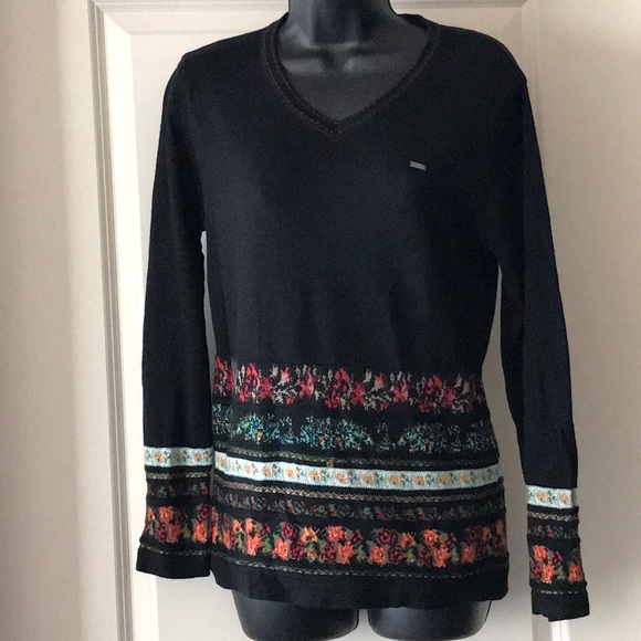 Crocodile Sweaters - Women’s Crocodile Black Multicolor Sweater